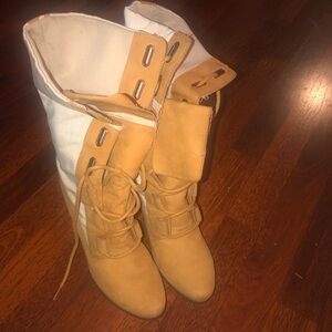 Vintage Timberland Ladies Tan & Cream Nurbuck Lace Up Boot  Size 10